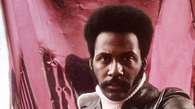 Imagem da notícia Nova versão do clássico da blaxploitation Shaft contrata roteiristas