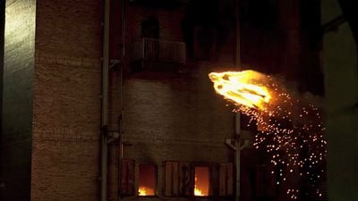 Imagem da notícia Drone em formato humano e em chamas é usado para divulgar o lançamento de Quarteto Fantástico