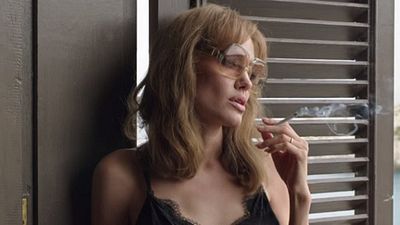 Imagem da notícia À Beira Mar, drama com o casal Jolie Pitt, agora tem trailer legendado e cartaz oficial - confira!