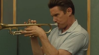 Imagem da notícia Ethan Hawke toca trompete no primeiro vídeo de Born to Be Blue, cinebiografia de Chet Baker