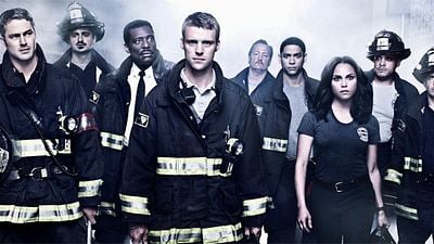 Imagem da notícia Elencos de Chicago Fire, Chicago PD e Chicago Med se reúnem em foto promocional