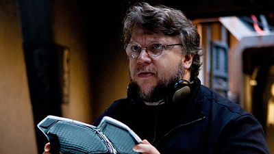 Imagem da notícia Guillermo Del Toro desmente cancelamento de Círculo de Fogo 2