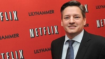 Imagem da notícia Ted Sarandos, chefe de conteúdo da Netflix, comenta a expansão das séries de TV: "Não tem isso de 'muita televisão'"