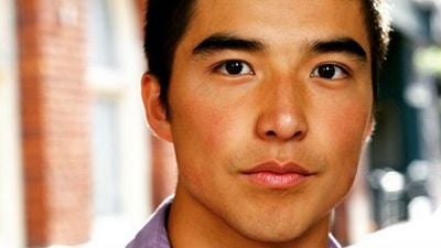 Imagem da notícia Mais um ator escalado em Power Rangers! Descubra quem será o Ranger Preto