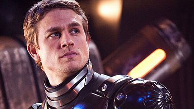 Imagem da notícia Guillermo Del Toro finaliza roteiro e orçamento de Círculo de Fogo 2