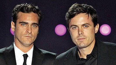 Imagem da notícia Casey Affleck vai dirigir Joaquin Phoenix em Far Bright Star