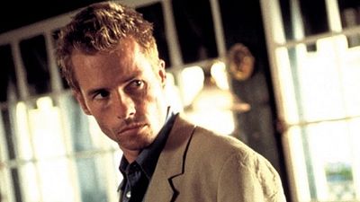 Imagem da notícia Guy Pearce fala sobre refilmagem de Amnésia: "Por que eles estão fazendo um remake mesmo?"