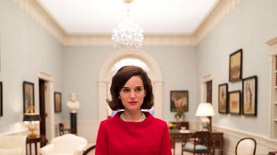 Imagem da notícia Revelada a primeira foto de Natalie Portman como Jacqueline Kennedy
