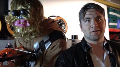 Imagem da notícia Star Wars: Trailer caseiro de O Despertar da Força tem BB-8, Chewbacca e Millennium Falcon em ação 