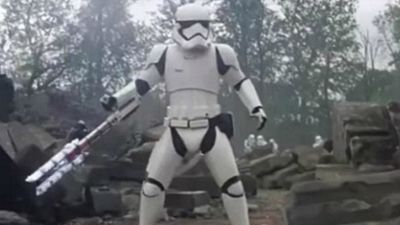 Imagem da notícia Star Wars - O Despertar da Força: Saiba mais sobre a história de origem do stormtrooper TR-8R