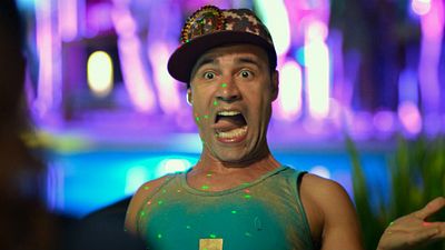 Imagem da notícia Exclusivo: Rodrigo Sant'Anna sensualiza ao som de funk em nova cena de Um Suburbano Sortudo