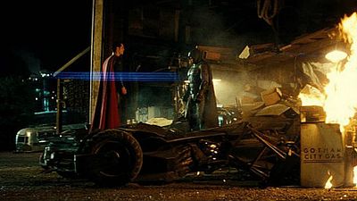 Imagem da notícia Homem de Aço volta a ameaçar o Cavaleiro das Trevas em novo clipe de Batman vs Superman: A Origem da Justiça
