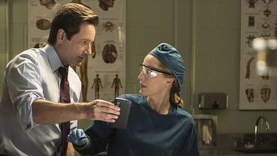 Imagem da notícia Arquivo X: Episódios estão indo ao ar fora da ordem e criador explica o porquê