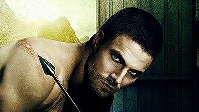 Imagem da notícia Legends of Tomorrow: Stephen Amell dará vida a uma versão decadente de Oliver Queen