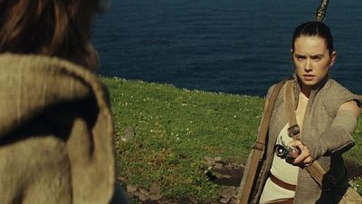 Imagem da notícia Daisy Ridley revela como é trabalhar com Mark Hamill em Star Wars: Episódio VIII