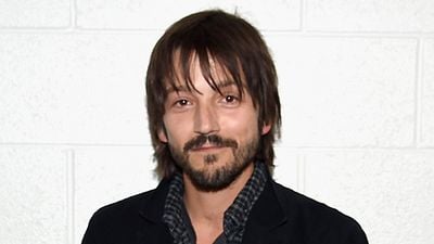 Imagem da notícia Diego Luna é cotado para coestrelar remake de Linha Mortal ao lado de Ellen Page
