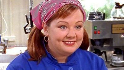 Melissa McCarthy tira selfie com ator de Gilmore Girls e aumenta rumores sobre participação no revival