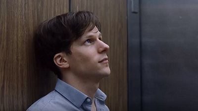 Imagem da notícia Exclusivo: Mais Forte que Bombas, drama estrelado por Isabelle Huppert e Jesse Eisenberg, ganha comercial legendado