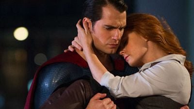 Imagem da notícia Você provavelmente não notou esse famoso personagem (morto) em Batman Vs Superman