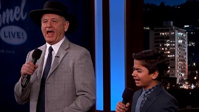 Imagem da notícia Bill Murray e Neel Sethi, o Mogli, cantam The Bare Necessities em programa de TV