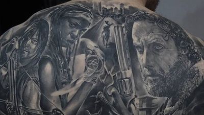 Imagem da notícia Fã faz incrível tatuagem de The Walking Dead nas costas
