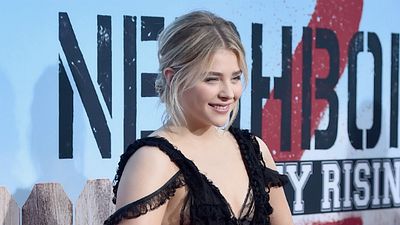 Imagem da notícia Vizinhos 2, segundo Chloë Moretz, “está usando a comédia para tratar de um problema grave que afeta as mulheres”