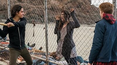 Imagem da notícia Produtor de Fear the Walking Dead fala sobre comparações a The Walking Dead, frustração dos fãs e linha temporal
