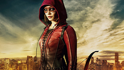 Imagem da notícia Willa Holland critica separação entre séries e filmes dos personagens da DC Comics