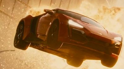 Imagem da notícia Carros voam em novo vídeo das filmagens de Velozes & Furiosos 8