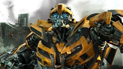 Imagem da notícia Michael Bay revela novo "visual" de Bumblebee em Transformers: The Last Knight