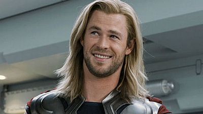 Imagem da notícia Chris Hemsworth brinca sobre Thor 3 e posta foto de seu "novo" martelo