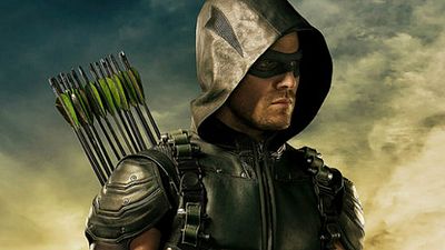 Imagem da notícia Stephen Amell divulga imagem da quinta temporada de Arrow