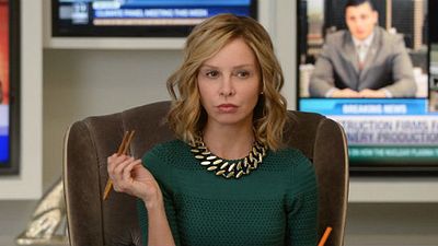 Imagem da notícia Supergirl: Calista Flockhart continua na série, mas terá participação reduzida