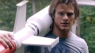 Imagem da notícia Novo trailer de MacGyver não se leva nem um pouco a sério