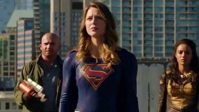 Imagem da notícia Novo trailer de Legends of Tomorrow tem Flash, Supergirl, Arqueiro Verde, samurais, zumbis e dinossauros