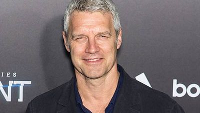 Imagem da notícia Neil Burger, diretor do primeiro Divergente, lamenta a situação do fim da saga