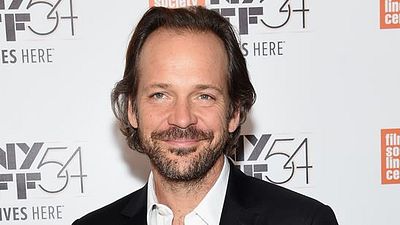 Imagem da notícia Longa sobre Pablo Escobar estrelado pelo casal Javier Bardem e Penélope Cruz contrata Peter Sarsgaard