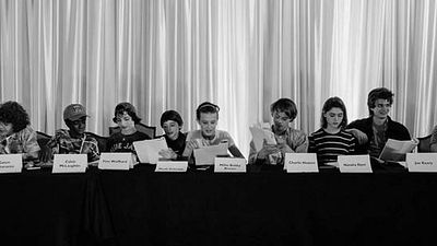 Elenco de Stranger Things se reúne para o início da segunda temporada