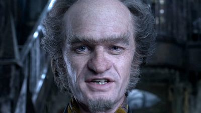 Imagem da notícia Conde Olaf maltrata os irmãos Baudelaire por diversão no trailer legendado de Desventuras em Série