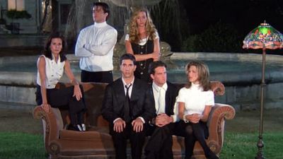 Imagem da notícia Jennifer Aniston revela que os atores de Friends não gostavam da clássica música de abertura
