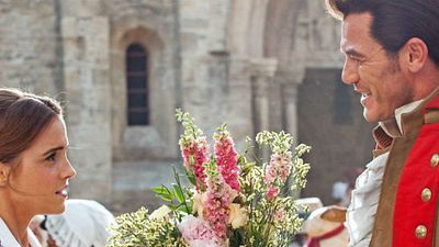 Imagem da notícia A Bela e a Fera: Nova imagem traz Gaston tentando conquistar Bela