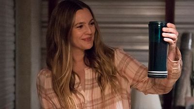 Imagem da notícia Santa Clarita Diet: Série da Netflix com Drew Barrymore ganha fotos e data de estreia