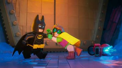 Imagem da notícia Robin descobre que Homem-Morcego não gosta de abraços em novo comercial de LEGO Batman: O Filme