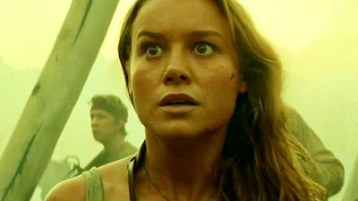 Imagem da notícia Brie Larson se aproxima de King Kong em banner de A Ilha da Caveira
