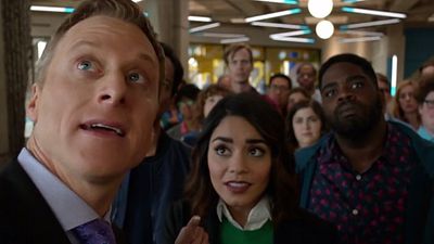 Imagem da notícia Powerless faz referência a Bruce Wayne, Super-Homem e jato invisível da Mulher-Maravilha em trailer