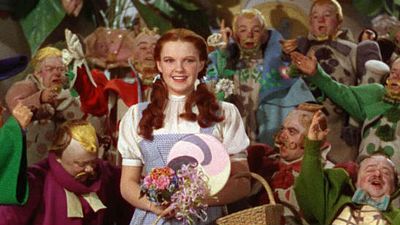 Imagem da notícia Judy Garland foi 'molestada por munchkins' no set de O Mágico de Oz, revela livro de memórias