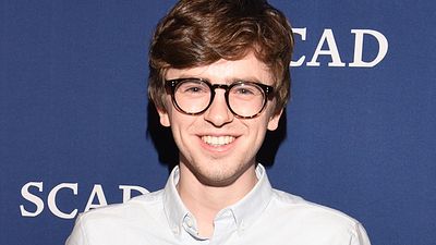 Imagem da notícia Freddie Highmore vai protagonizar nova série do criador de House