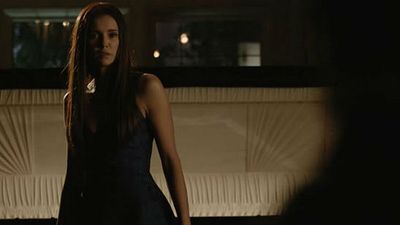 Imagem da notícia Elena e Damon se abraçam em teaser de The Vampire Diaries