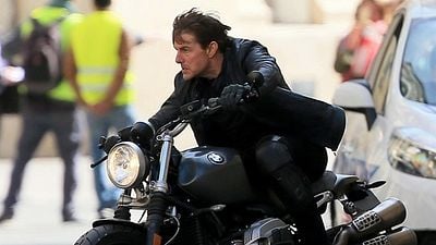 Imagem da notícia Tom Cruise dispensa dublês em fotos das filmagens de Missão Impossível 6