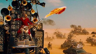Imagem da notícia Mad Max: George Miller planeja sequência com insano guitarrista de Estrada da Fúria